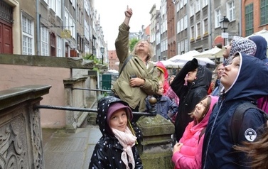 Ksiądz proboszcz z dziećmi ze wsp&oacute;lnot parafialnych na Przylądku Rozewie: 15-18.06.2015r.