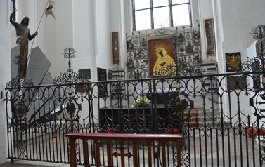 Ksiądz proboszcz z dziećmi ze wsp&oacute;lnot parafialnych na Przylądku Rozewie: 15-18.06.2015r.
