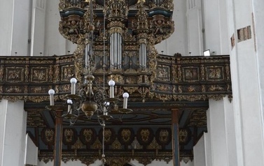 Ksiądz proboszcz z dziećmi ze wsp&oacute;lnot parafialnych na Przylądku Rozewie: 15-18.06.2015r.