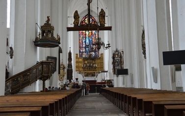 Ksiądz proboszcz z dziećmi ze wsp&oacute;lnot parafialnych na Przylądku Rozewie: 15-18.06.2015r.