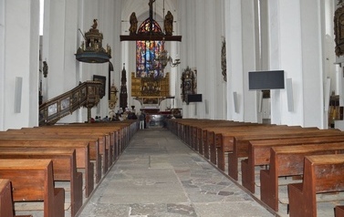 Ksiądz proboszcz z dziećmi ze wsp&oacute;lnot parafialnych na Przylądku Rozewie: 15-18.06.2015r.