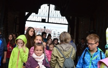 Ksiądz proboszcz z dziećmi ze wsp&oacute;lnot parafialnych na Przylądku Rozewie: 15-18.06.2015r.