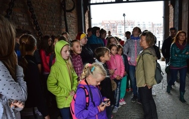 Ksiądz proboszcz z dziećmi ze wsp&oacute;lnot parafialnych na Przylądku Rozewie: 15-18.06.2015r.