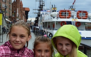 Ksiądz proboszcz z dziećmi ze wsp&oacute;lnot parafialnych na Przylądku Rozewie: 15-18.06.2015r.