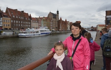 Ksiądz proboszcz z dziećmi ze wsp&oacute;lnot parafialnych na Przylądku Rozewie: 15-18.06.2015r.