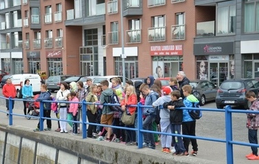 Ksiądz proboszcz z dziećmi ze wsp&oacute;lnot parafialnych na Przylądku Rozewie: 15-18.06.2015r.