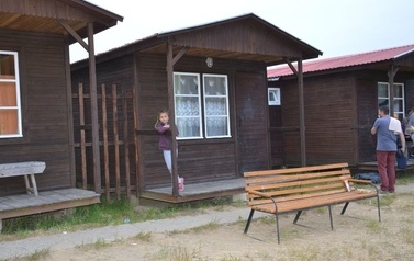 Ksiądz proboszcz z dziećmi ze wsp&oacute;lnot parafialnych na Przylądku Rozewie: 15-18.06.2015r.