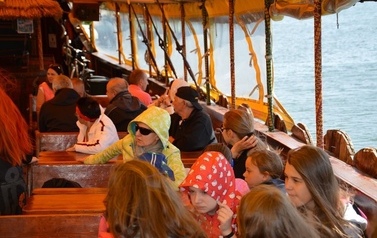 Ksiądz proboszcz z dziećmi ze wsp&oacute;lnot parafialnych na Przylądku Rozewie: 15-18.06.2015r.