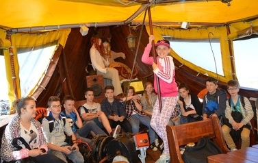 Ksiądz proboszcz z dziećmi ze wsp&oacute;lnot parafialnych na Przylądku Rozewie: 15-18.06.2015r.