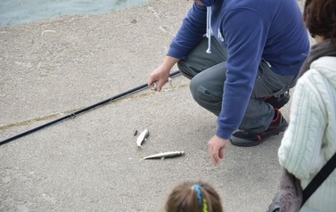 Ksiądz proboszcz z dziećmi ze wsp&oacute;lnot parafialnych na Przylądku Rozewie: 15-18.06.2015r.