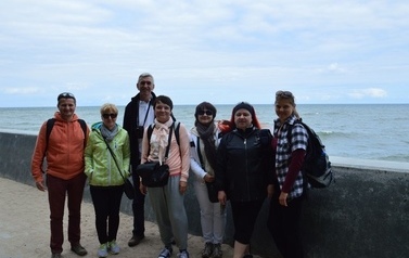 Ksiądz proboszcz z dziećmi ze wsp&oacute;lnot parafialnych na Przylądku Rozewie: 15-18.06.2015r.