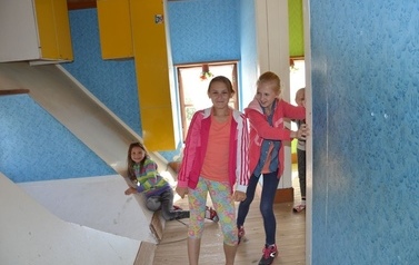 Ksiądz proboszcz z dziećmi ze wsp&oacute;lnot parafialnych na Przylądku Rozewie: 15-18.06.2015r.