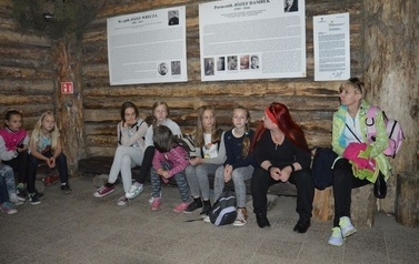 Ksiądz proboszcz z dziećmi ze wsp&oacute;lnot parafialnych na Przylądku Rozewie: 15-18.06.2015r.