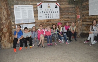 Ksiądz proboszcz z dziećmi ze wsp&oacute;lnot parafialnych na Przylądku Rozewie: 15-18.06.2015r.