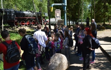 Ksiądz proboszcz z dziećmi ze wsp&oacute;lnot parafialnych na Przylądku Rozewie: 15-18.06.2015r.