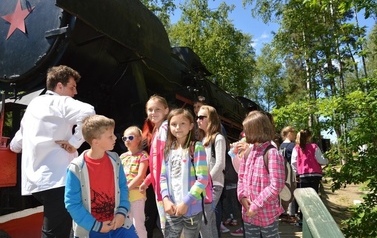 Ksiądz proboszcz z dziećmi ze wsp&oacute;lnot parafialnych na Przylądku Rozewie: 15-18.06.2015r.
