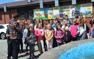 Ksiądz proboszcz z dziećmi ze wsp&oacute;lnot parafialnych na Przylądku Rozewie: 15-18.06.2015r.
