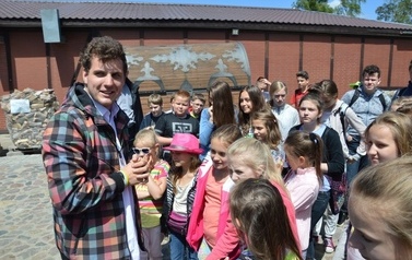 Ksiądz proboszcz z dziećmi ze wsp&oacute;lnot parafialnych na Przylądku Rozewie: 15-18.06.2015r.