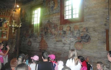 Ks.Proboszcz z dziećmi i młodzieżą ze wsp&oacute;lnot parafialnych w Beskidzie Sądeckim i Pieninach