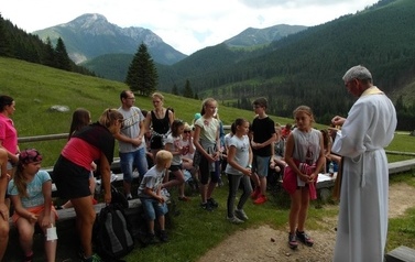 Wyjazd z dziećmi i młodzieżą ze wsp&oacute;lnot parafialnych w Tatry i do Zakopanego 2016
